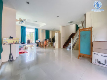 *****บ้านเดี่ยวมือสองย่านกรุงเทพฯ ม.ธนาสิริ รัตนาธิเบศร์ เนื้อที่กว้างขวางมากถึง 54.4 ตร.ว. ฟังก์ชัน 3 ห้องนอน 3 ห้องน้ำ ที่จอดรถ 2 คัน ภายในสภาพสวย พร้อมเข้าอยู่อาศัย บนทำเลเดินทางสะดวก ใกล้รถไฟฟ้าสายสีม่วง "สถานีบางรักใหญ่" และจุดขึ้น-ลงทางด่วน "กาญจณาภิเษก"